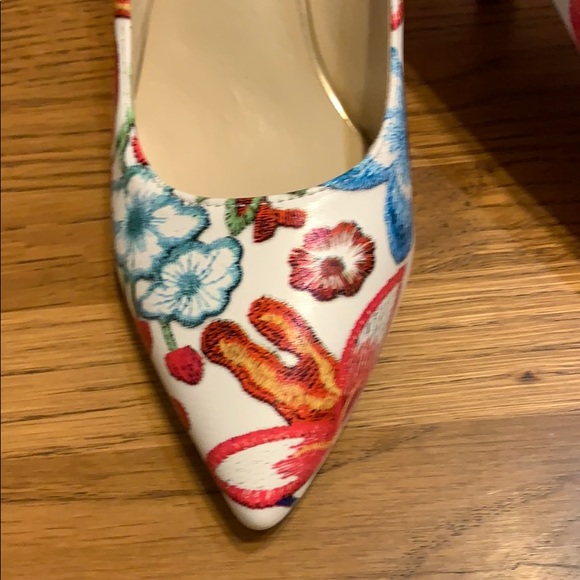 NWT Beautiful heels I ordered from Amazon. - Picture 4 of 8